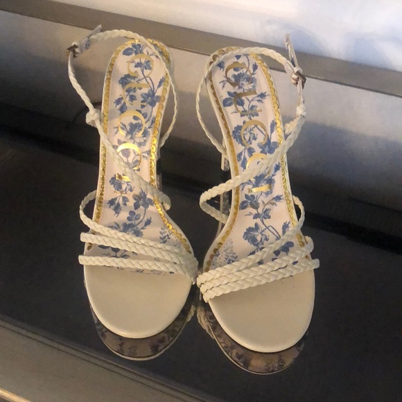 Gucci Shoes - Like new Gucci Strappy  stunning sandals ❤️💋🔥
